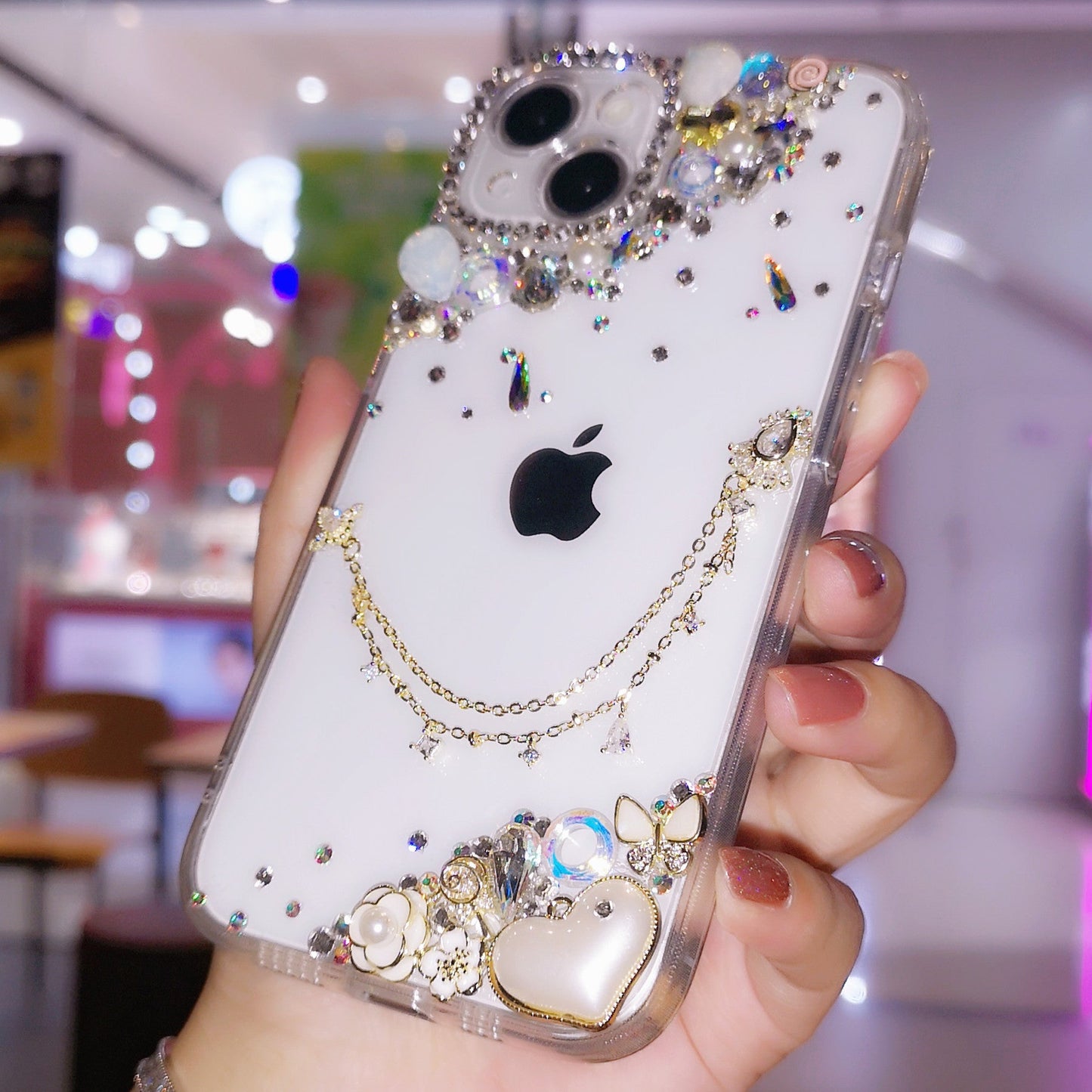 Coque iPhone faite à la main, luxueuse et minimaliste avec strass et diamants.