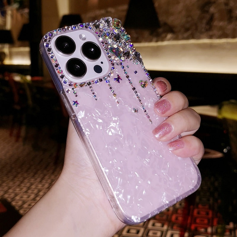 Coque iPhone minimaliste faite main avec cristaux et motif coquillage