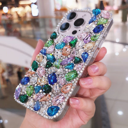 Magnifique coque iPhone ornée de pierres précieuses colorées et de diamants