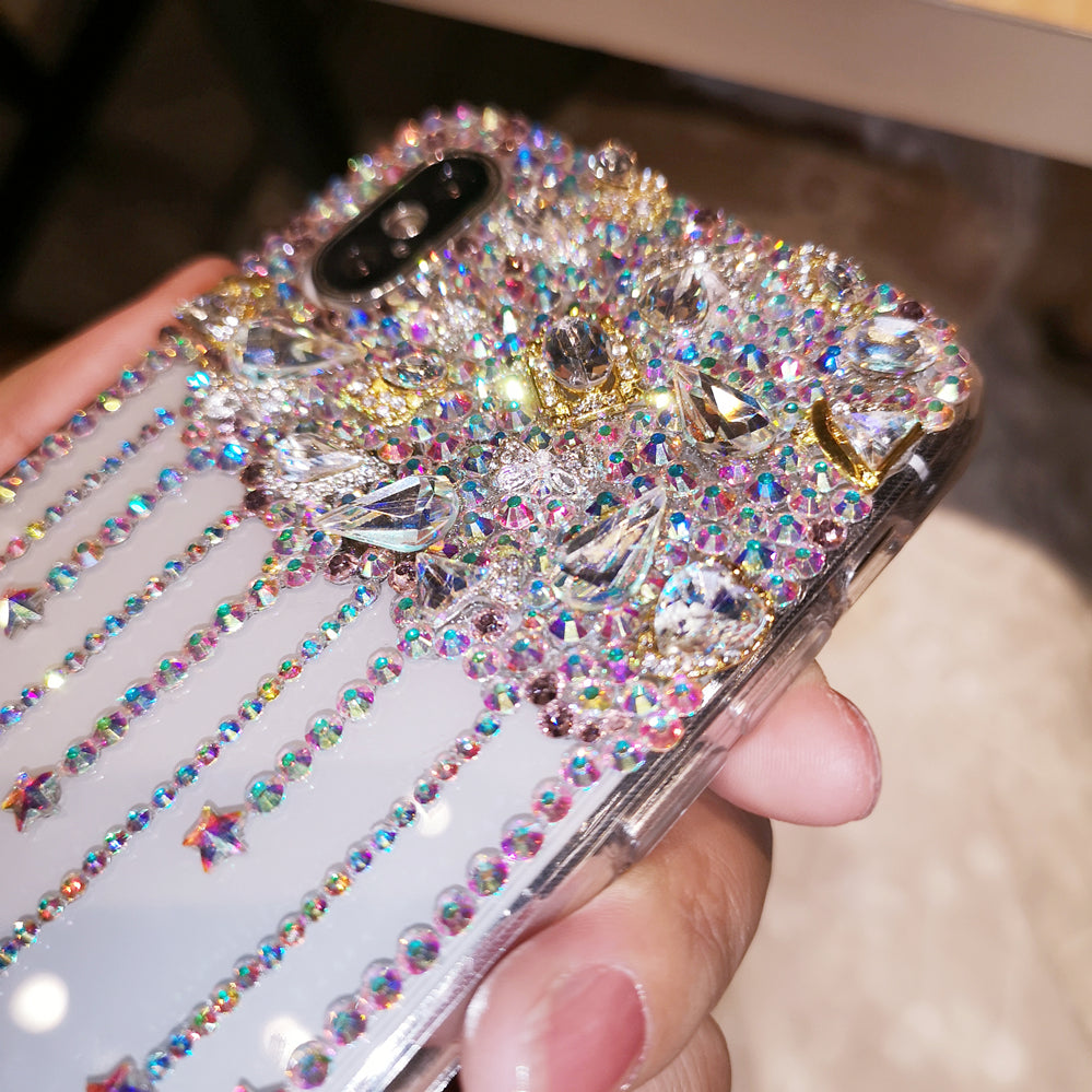 Coque iPhone faite à la main, luxueuse et minimaliste avec strass et diamants.