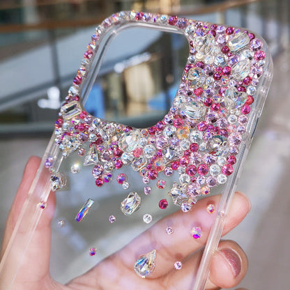 Coque iPhone faite à la main, luxueuse et minimaliste avec strass et diamants.