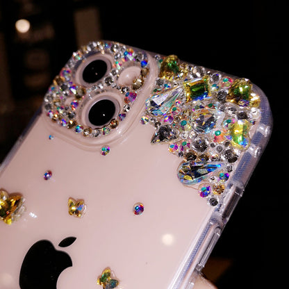 Coque iPhone faite main, luxueuse et scintillante, ornée de diamants minimalistes et de papillons.