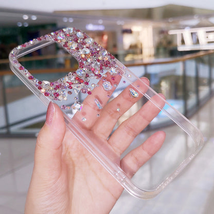 Coque iPhone faite à la main, luxueuse et minimaliste avec strass et diamants.