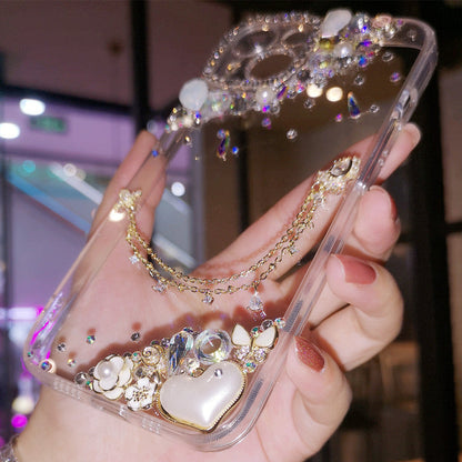 Coque iPhone faite à la main, luxueuse et minimaliste avec strass et diamants.