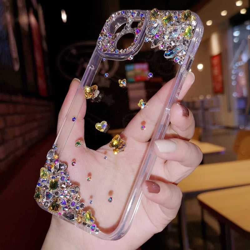 Coque iPhone faite main, luxueuse et scintillante, ornée de diamants minimalistes et de papillons.