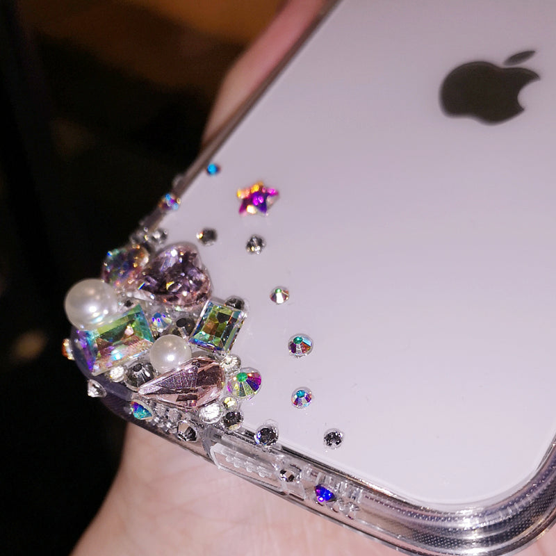 Coque iPhone faite à la main, minimaliste, ornée de diamants scintillants, avec coque arrière assortie.