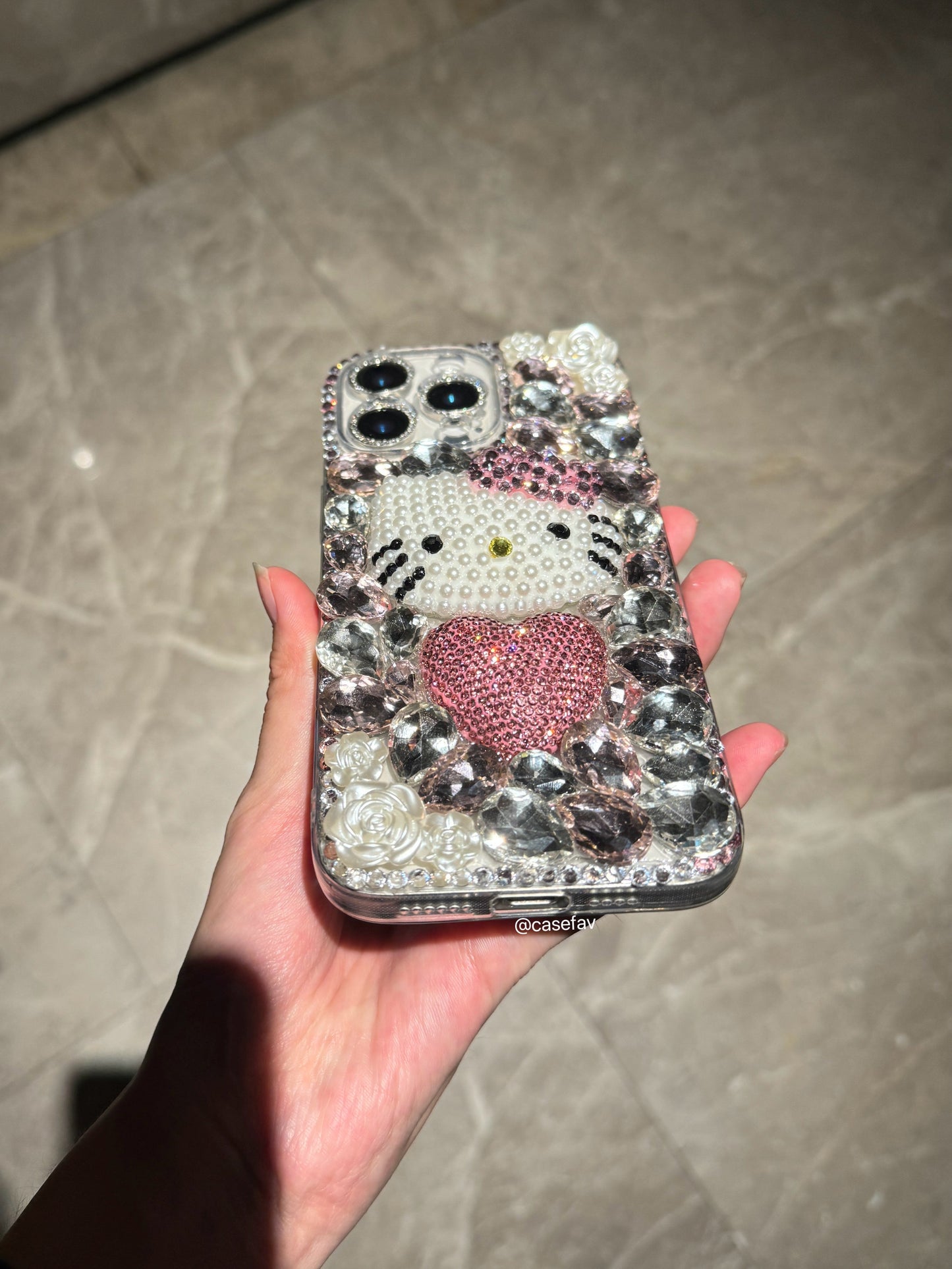 Étui de téléphone Kitty fait main à paillettes de diamant