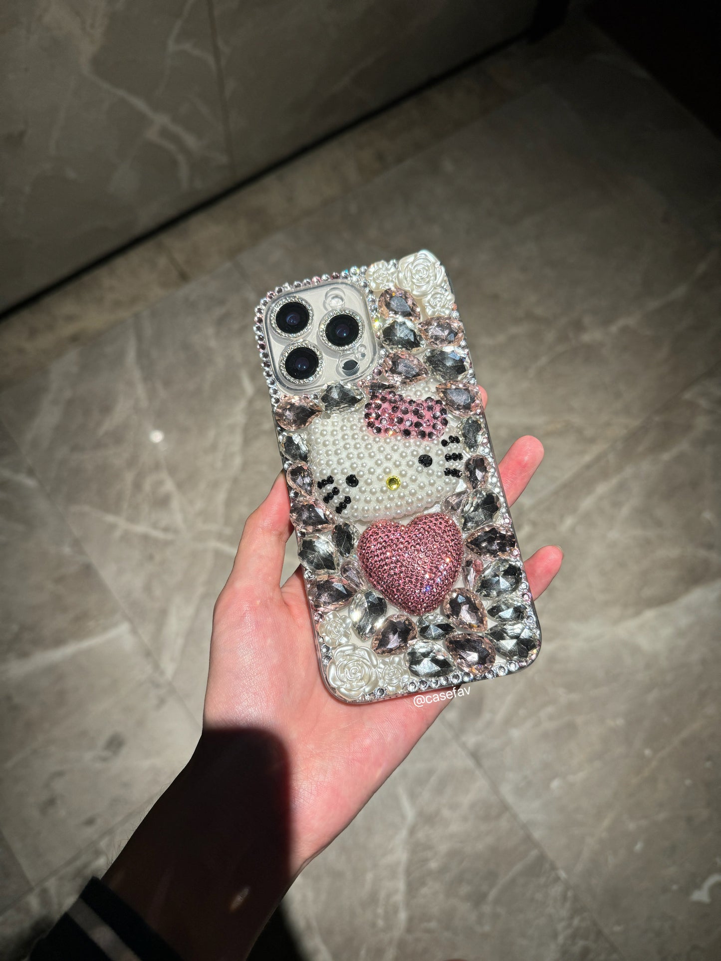 Étui de téléphone Kitty fait main à paillettes de diamant