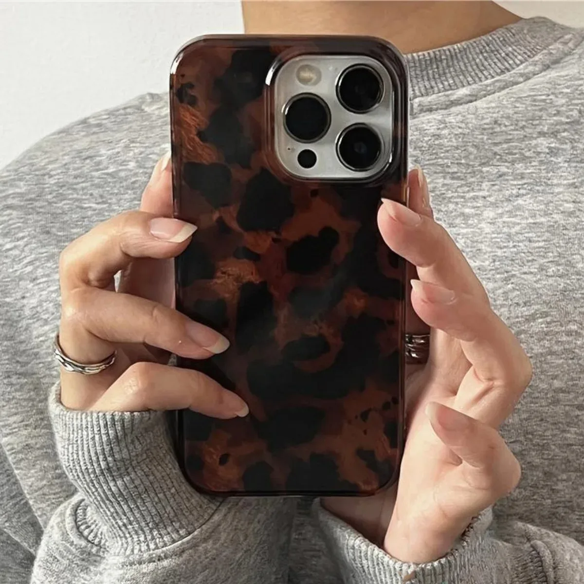 S4b2bffa32b72464481127799fc4c2720U.webp Retro Amber Texture Laser Phone Case For iPhone 17 16 Pro Max 15 14 13 12 11 XS XR 7 8 Plus 16E Stylish Leopard Print Soft Cover