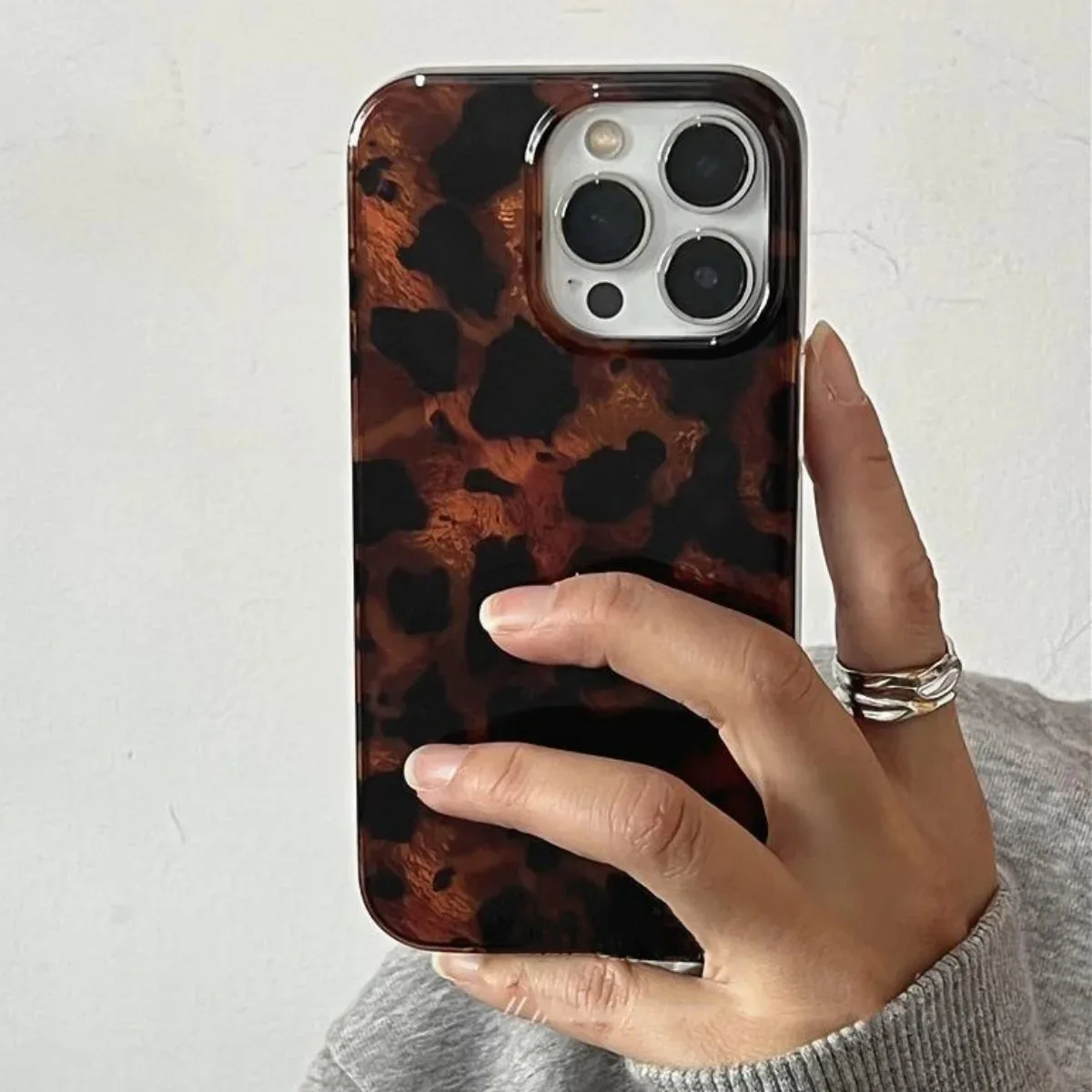 S590c6db1fa924097b48666ec12c9d407Q.webp Retro Amber Texture Laser Phone Case For iPhone 17 16 Pro Max 15 14 13 12 11 XS XR 7 8 Plus 16E Stylish Leopard Print Soft Cover