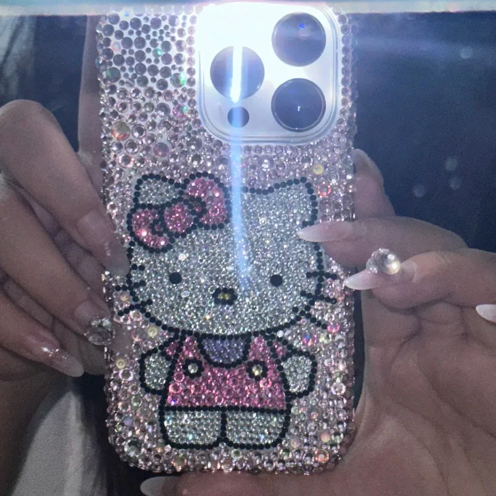 S5d7ba202875948808efb13be0b8d2bf1l.webp Cute Kitty Cat Rhinestone Bling Crystal Phone Case Chain For iPhone 16 12 13 14 15Pro Max X Xs XR 7 8 Plus SE 2 3 10 Transparent Bu