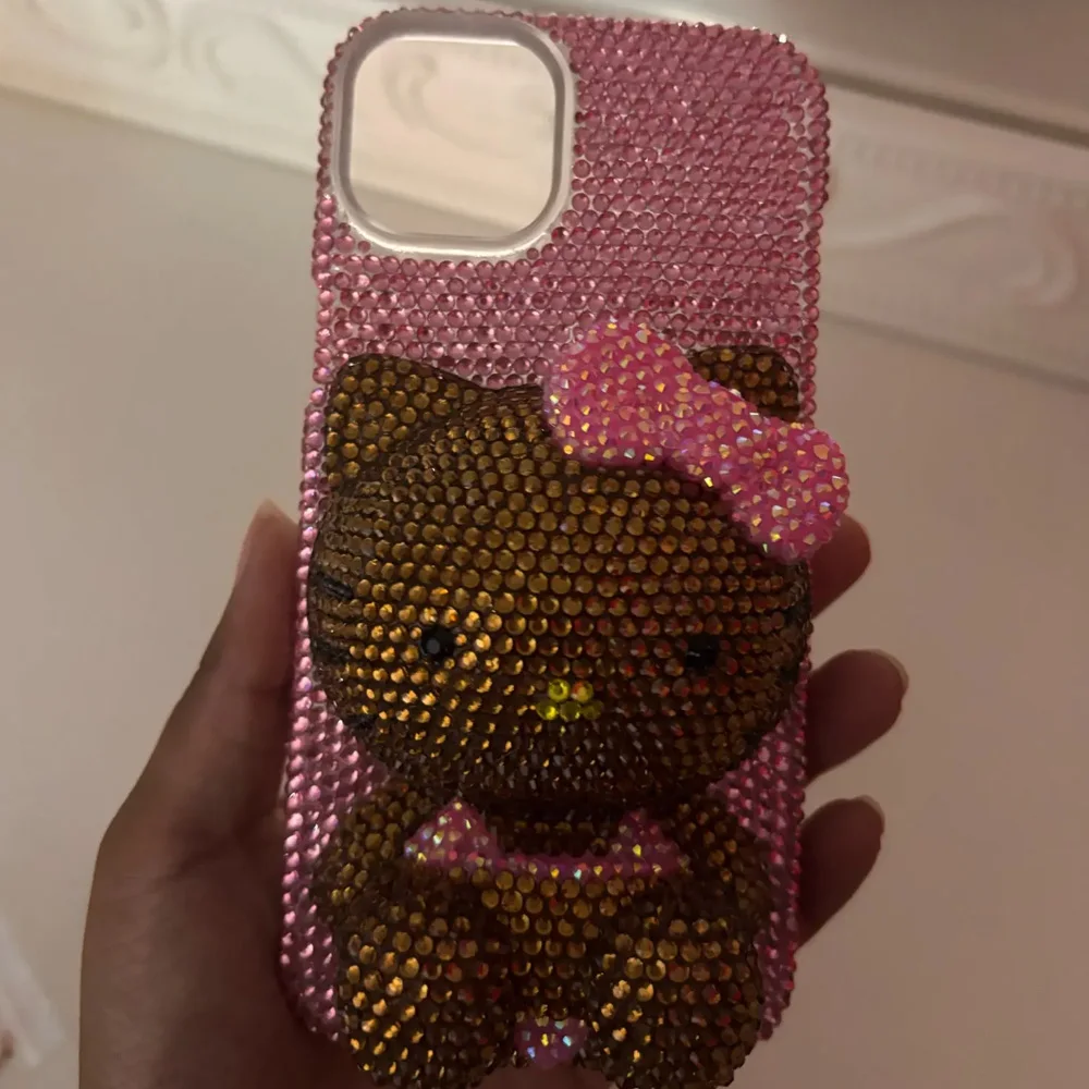 Sa9445ac21b2749128a060fbcedf3e45dR-1.webp Cute Kitty Cat Rhinestone Bling Crystal Phone Case Chain For iPhone17 16 15 14 13 12 11Pro Max X Xs XR 7 8 Plus Transparent Bumper