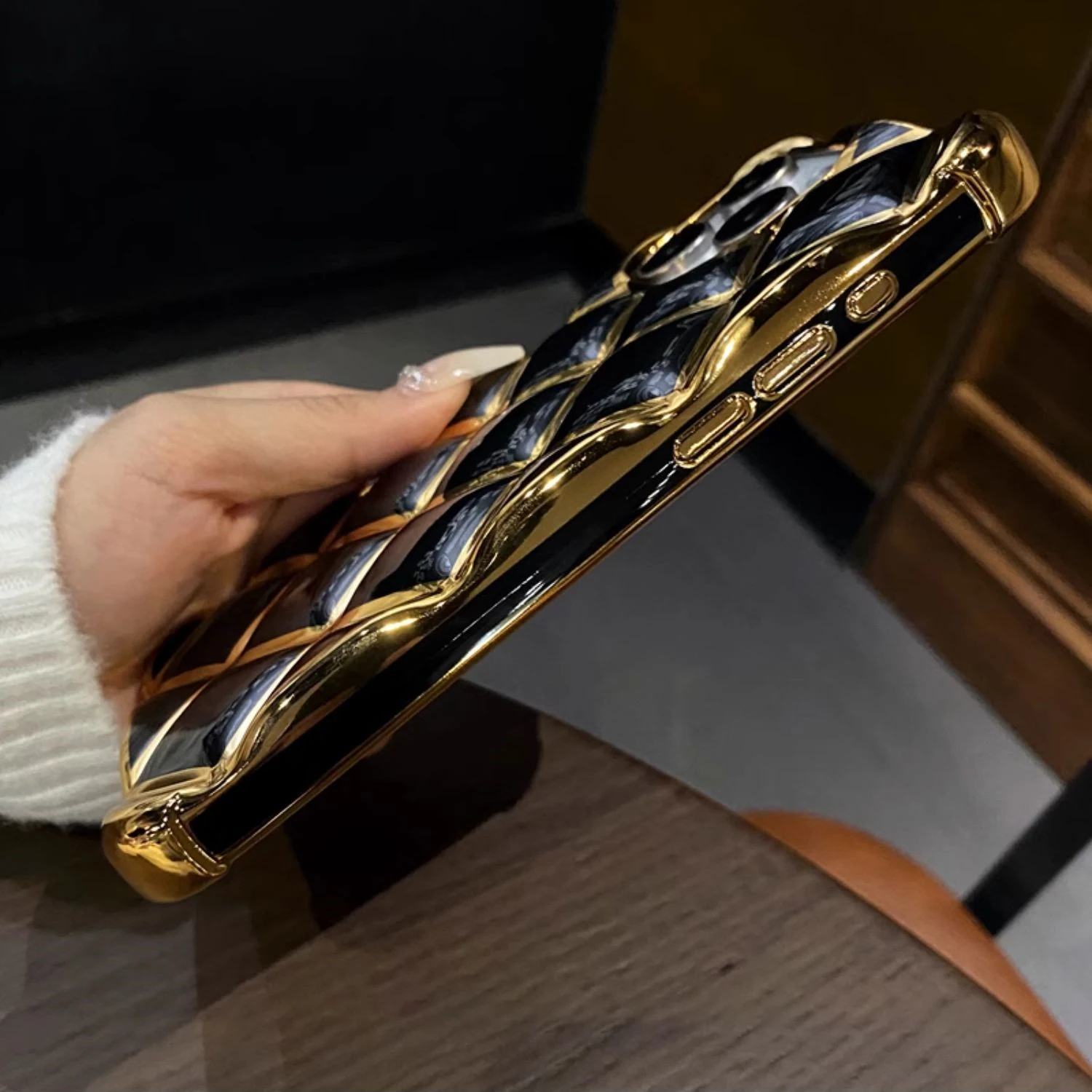 Luxury Plating Diamond Lattice Grid Shockproof Phone Case for iPhone 17 16 14 11 12 13 15 Pro Max Silicone Plated Gold Cover