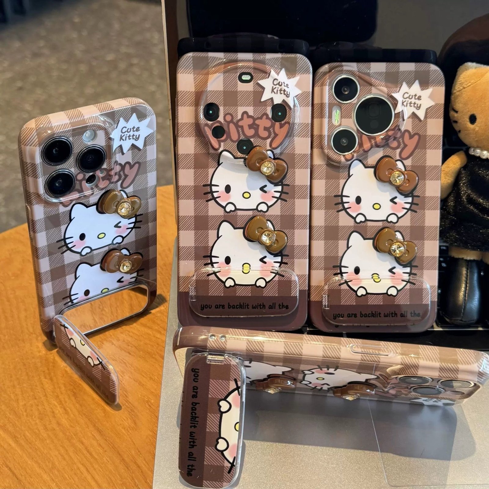 20eb6a3d10044b455fa6600712af5fcb.jpg Checkered Kitty Cat Mirror Stand Phone Case