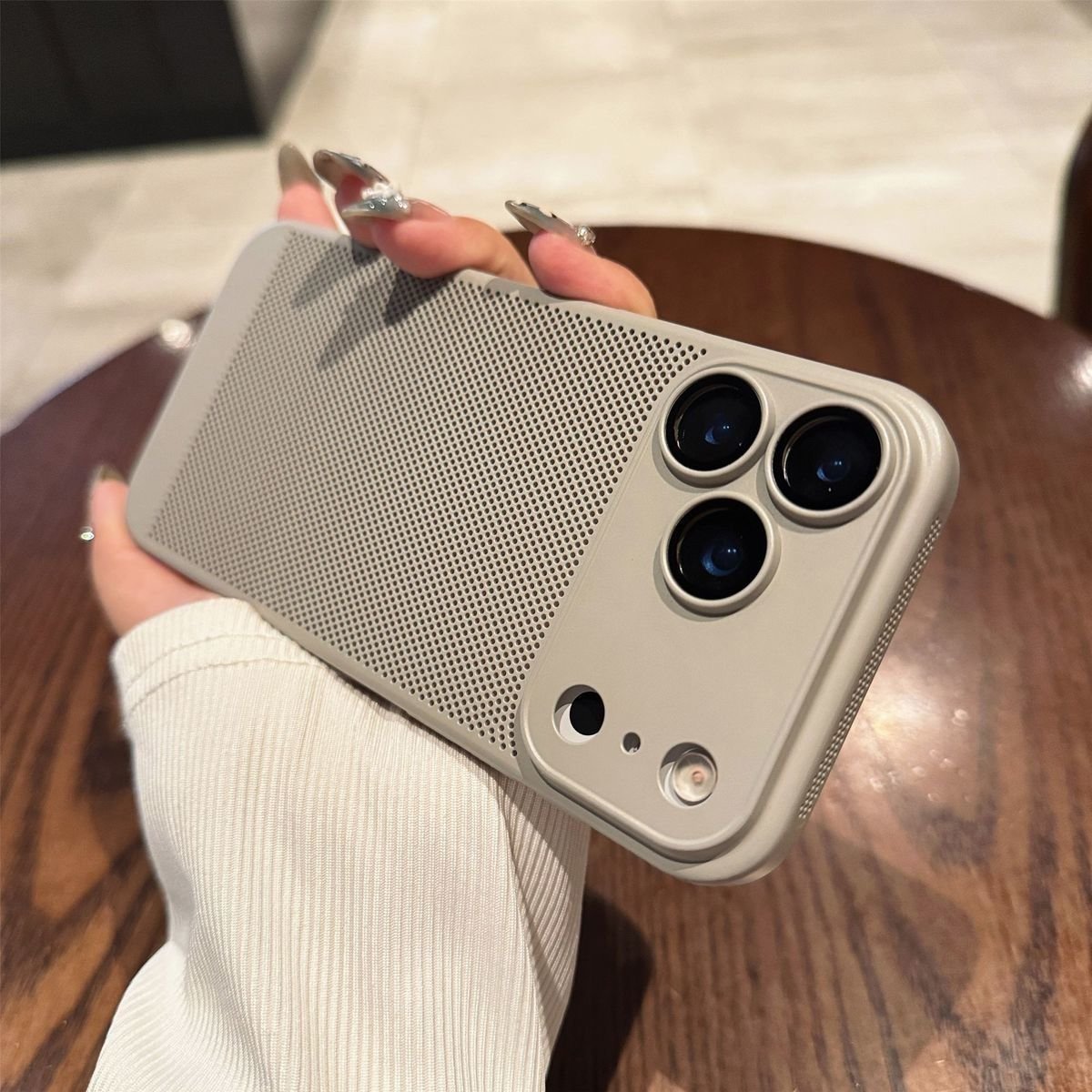 6cf49494-4164-483e-89b9-abab491e2a50.jpg Honeycomb cooling phone case with lens film