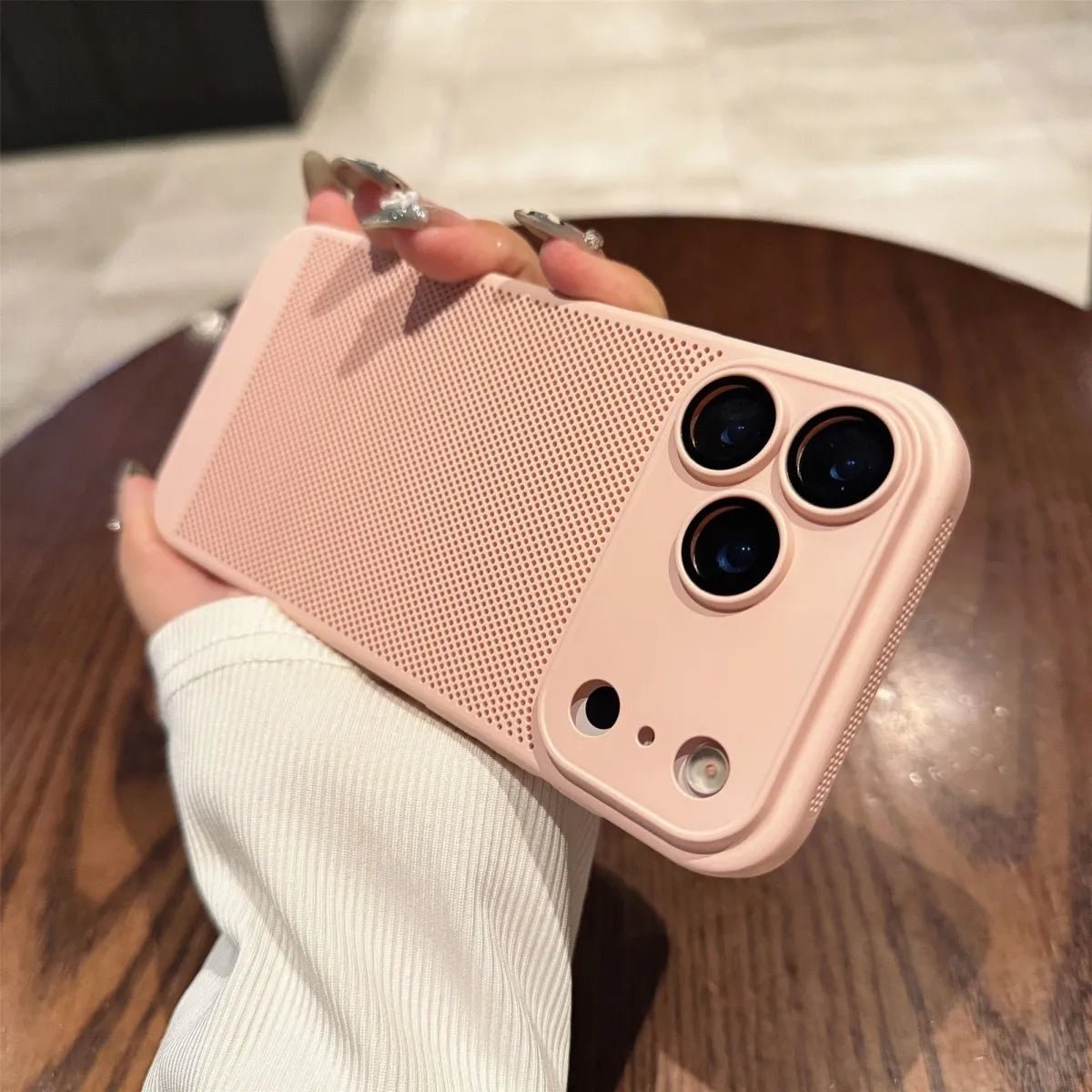 8e84bc77-c3b4-4176-a1ce-91b2a3aaa8a7.jpg Honeycomb cooling phone case with lens film