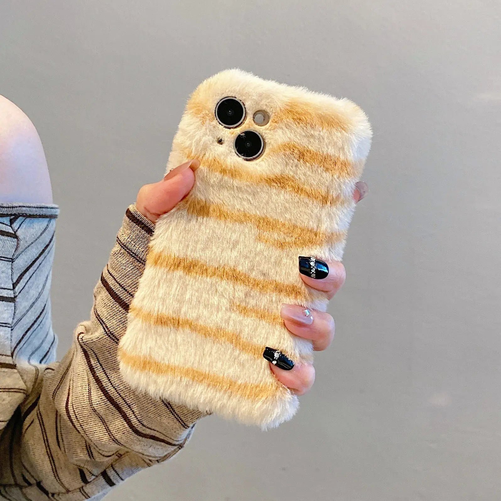 O1CN012vmyG71weZNMw0wU6__2218799336333-0-cib.jpg Velvet Plush Phone Case for iPhone All Models