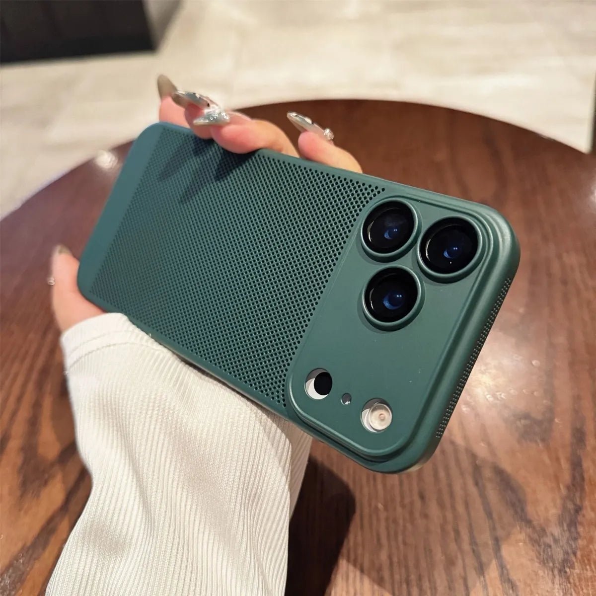 f4355d5a-08ff-4898-ae27-6abe7946a463.jpg Honeycomb cooling phone case with lens film